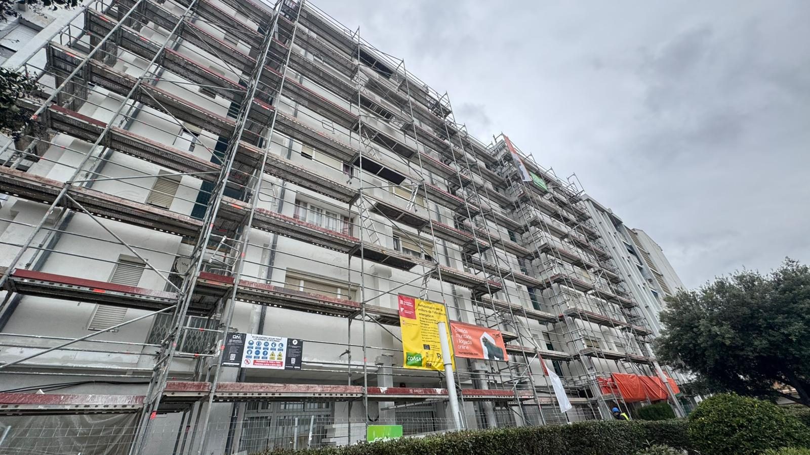 Gran rehabilitación de fachada con SATE — Tarragona